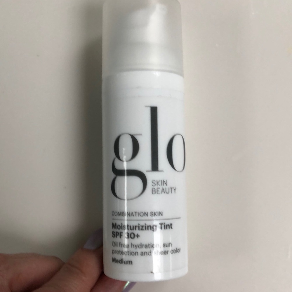 ‼️SOLD‼️🌸NEW Glo Skin Beauty Moisturizing Tint🌸 - Picture 2 of 3